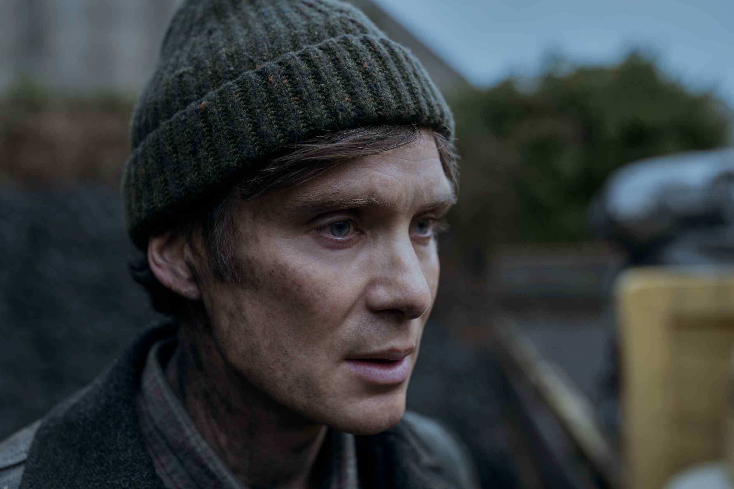 Cillian Murphy i Emily Watson w polskim zwiastunie filmu „Drobiazgi takie jak te”